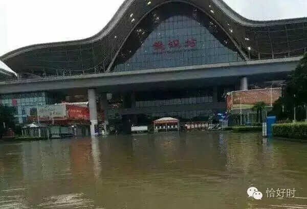 湖北暴雨武漢告急！武漢加油，恰好時與你們同在！
